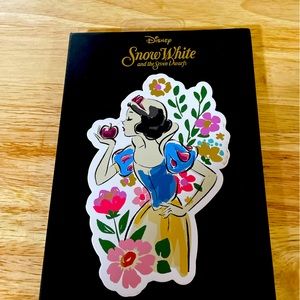 Disney Snow White eyeshadow palette 12 different shades weight 1.05 oz